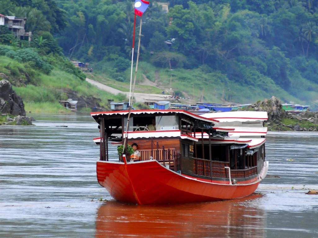 speedboat mekong laos thailandia