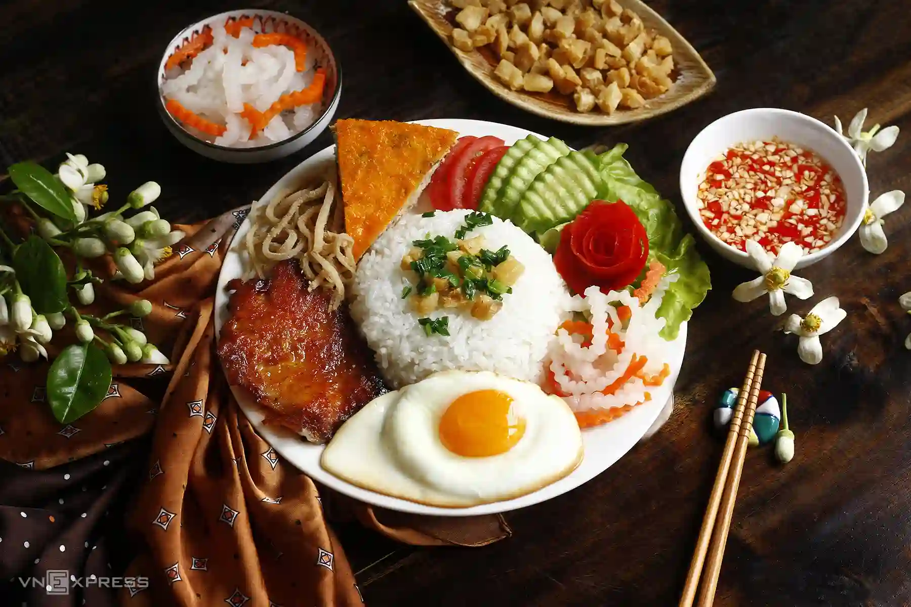 Cơm Tấm: Il Cuore e l’Anima di Saigon