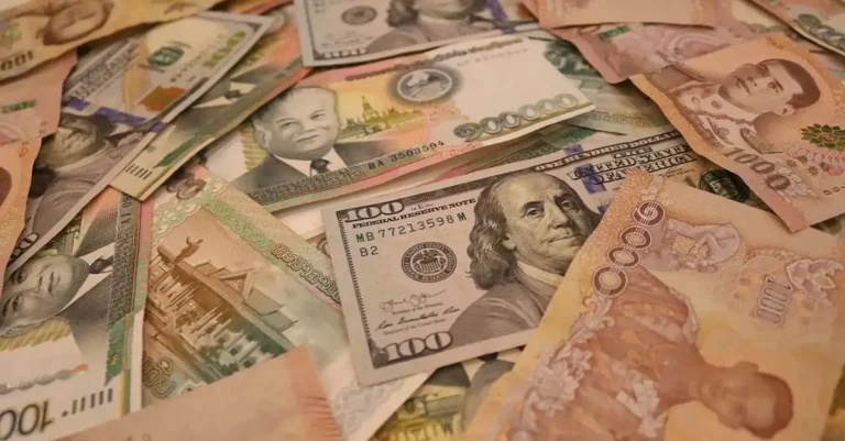 Dollar e Kip