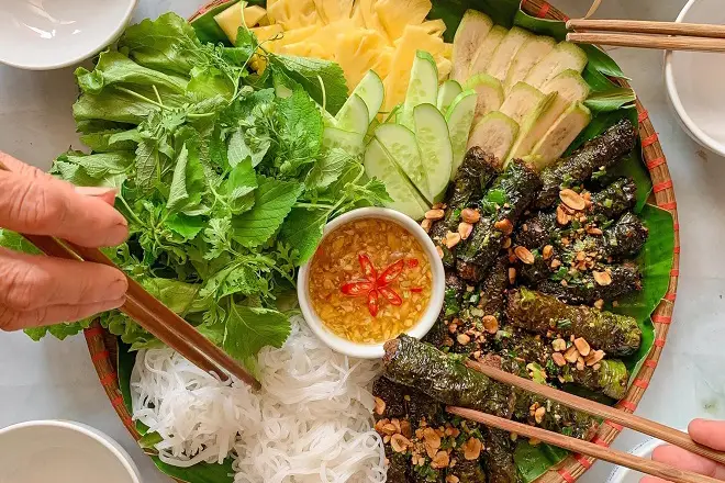 Bò Lá Lốt: Il profumo inebriante del manzo in foglie di betel