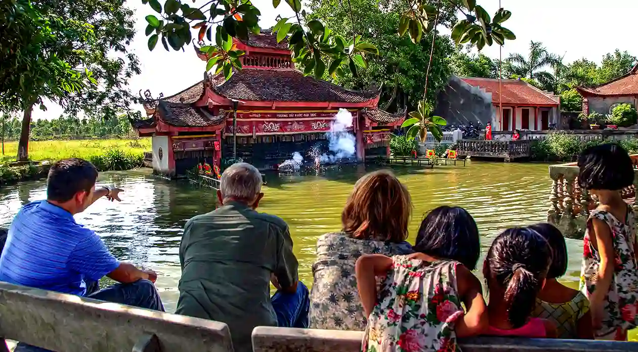 Spettacolo delle marionette sull'acqua ad Hanoi