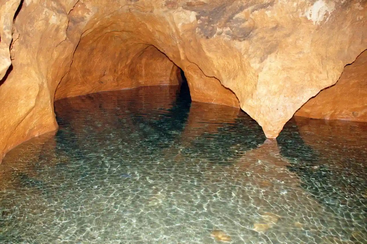 La Grotta di Tham Kang - Storia nella Roccia