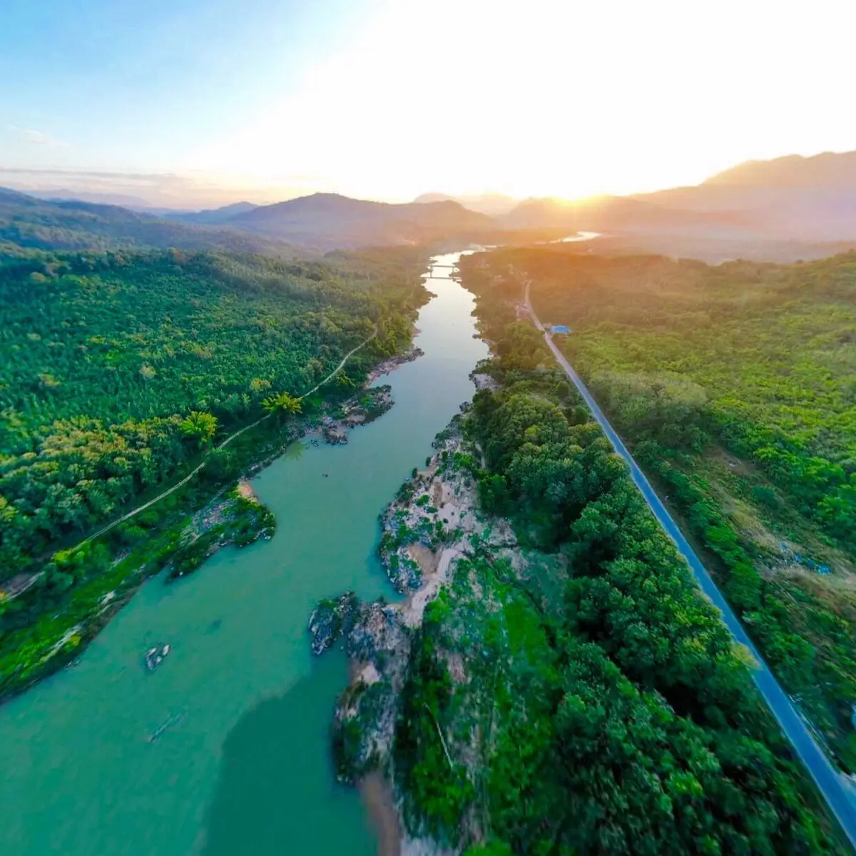 Il Fiume Nam Ou: Storia e Natura