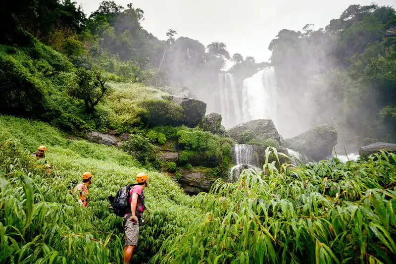 Il Bolaven Plateau: L'Anima Segreta del Laos